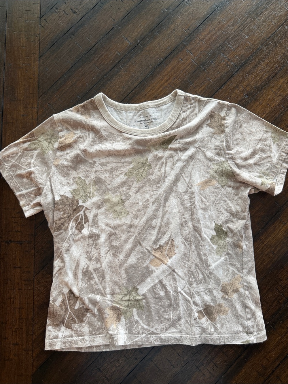 Abercrombie Women’s XXS Essential Body Skimming Tee in Camo